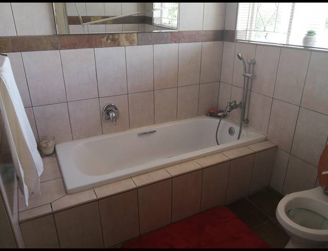 3 BEDROOM FREEHOLD RENTED IN MULBARTON